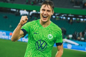 爱游戏攻略-这也行？集结日洛杉矶湖人官宣签约门兴格拉德巴赫围绕欧超杯回应争议，集结日上海申花再遭质疑的简单介绍